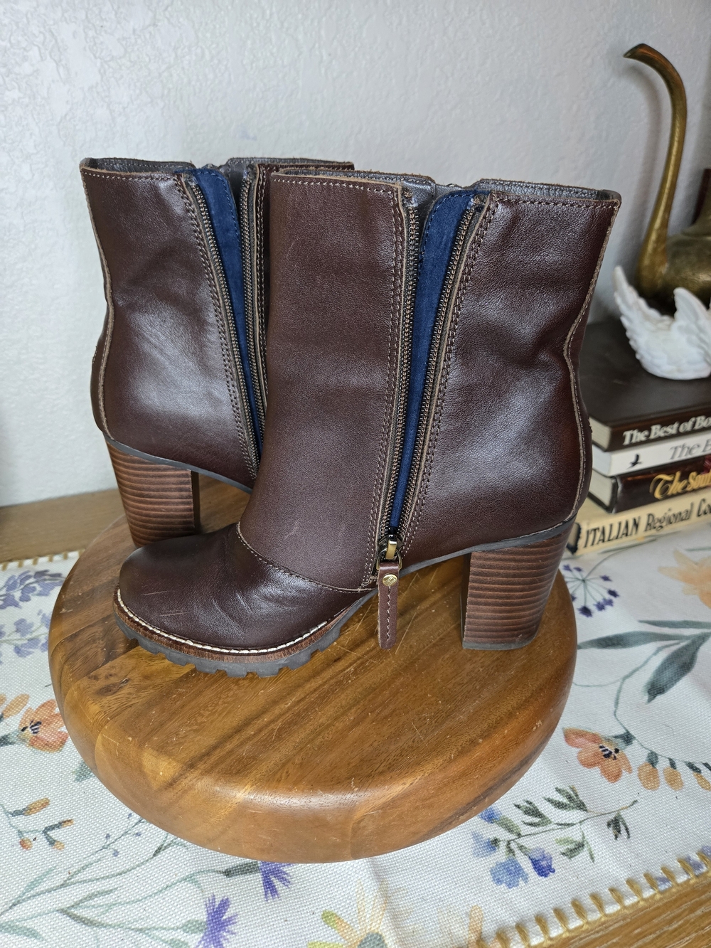 Tommy Hilfiger Dark Brown Leather Block Heel Ankle Boots Size 6 - Picture 9 of 10